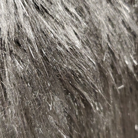 Faux fur vest Canadian Made - Picture 3 of 4